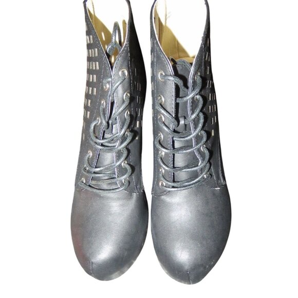 Chase & Chloe Perforated Black Vegan Leather Platform Wedges size 8 brand new - Picture 2 of 9